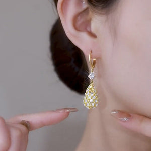 Water drop earrings studded with zircon